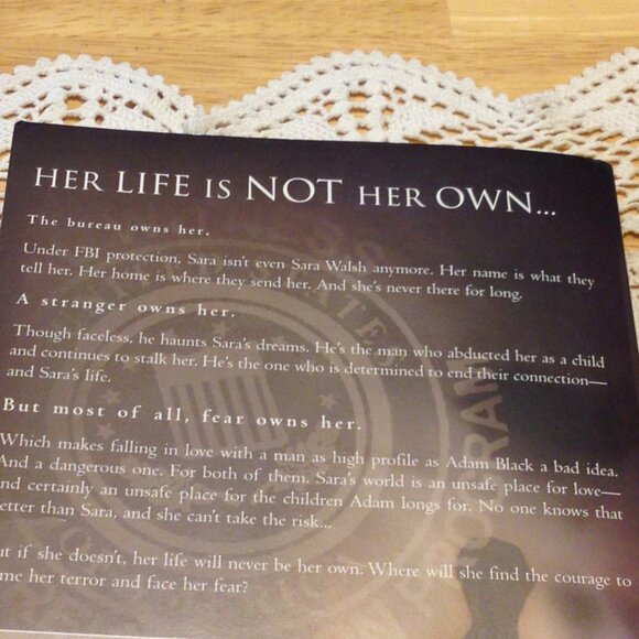 3 for $10 book sale! FBI, Romantic Suspense, Dee Henderson, Danger in shadows - Picture 3 of 7